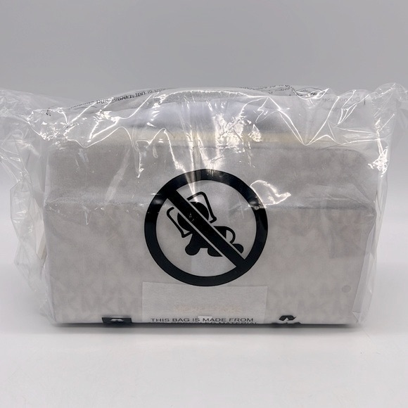 MICHAEL Michael Kors Medium Logo Smartphone Crossbody Bag Vanilla - Picture 12 of 16